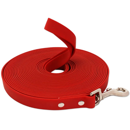 Wasserdichte PVC-Hundeleine in Rot auf weissem Hintergrund